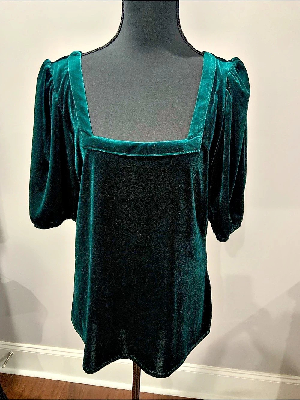 CeCe Square Neck Puff Sleeve Velvet Top Green Large